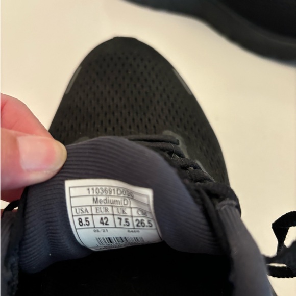 Brooks men’s running sneakers - Picture 4 of 5